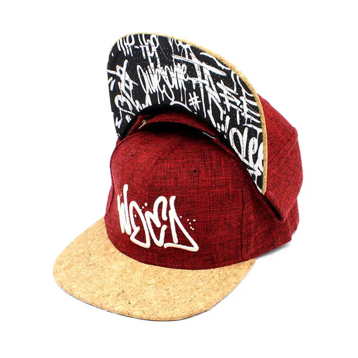 Woed – Strapback Cap in Burgund mit Graffiti-Logo